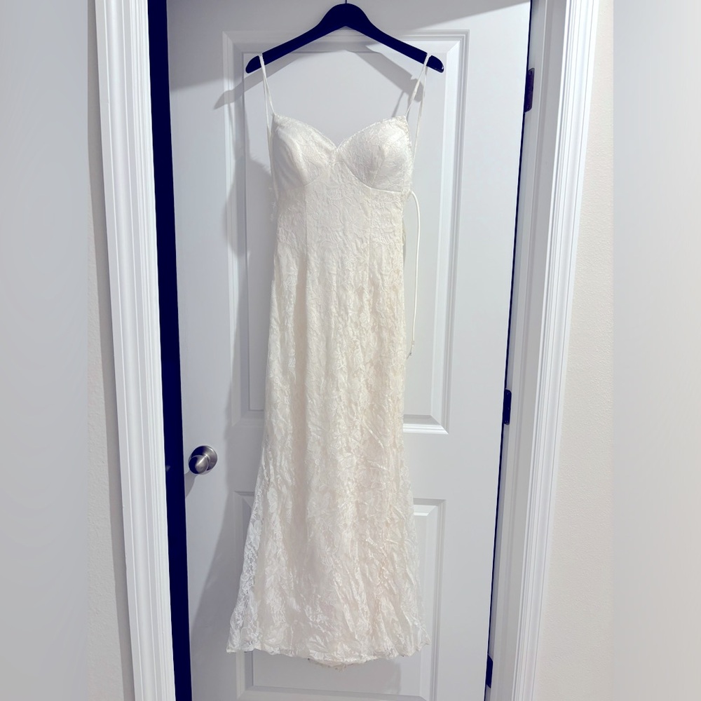 David’s Bridal Galina Open Back Lace Wedding Dress
